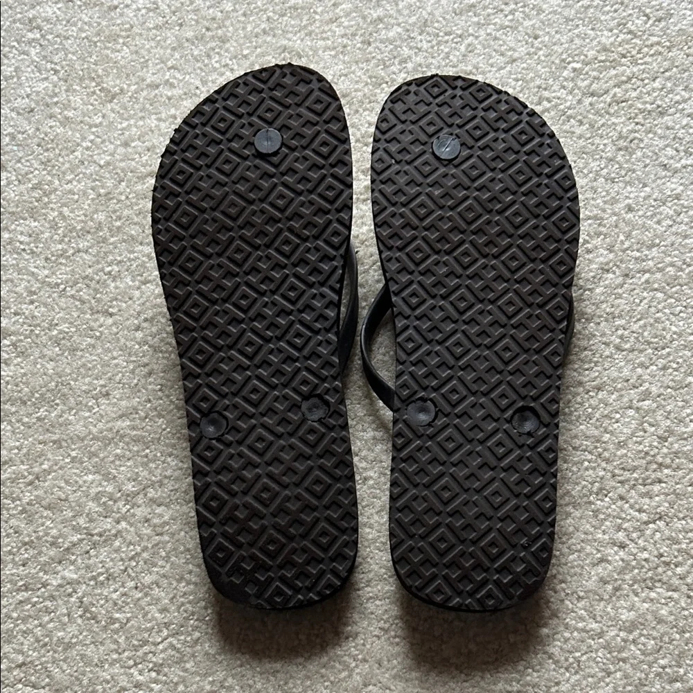 Tory Burch Black & White Tropical Logo Flip Flops - Picture 4 of 4